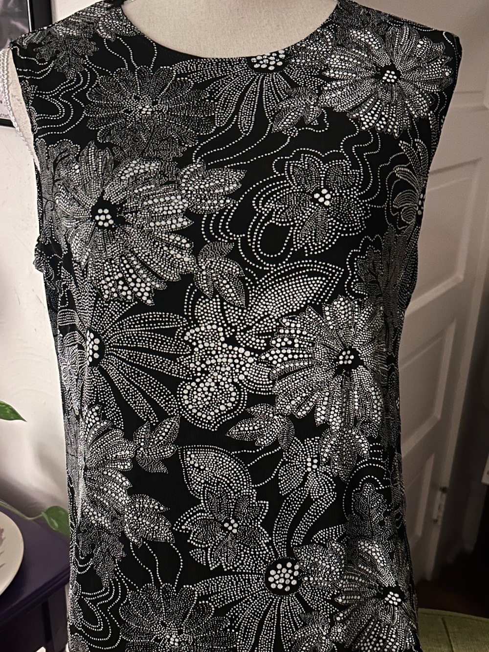 Black and White Floral Print Shell Top